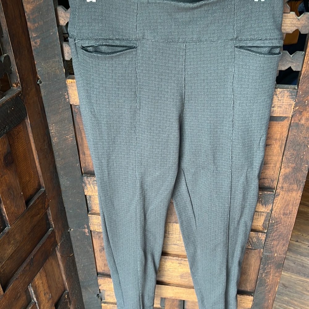 Comfy large, petite ankle pants.